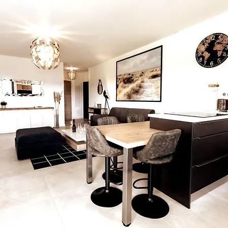 Proche Centre Et Commodites, Appt 4/6 Pers 아파트 *