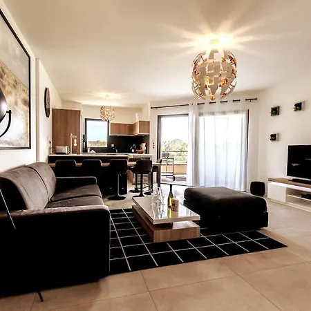 Proche Centre Et Commodites, Appt 4/6 Pers Apartman